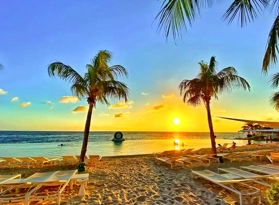 Jan Thiel beach at sunset
